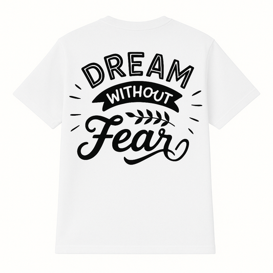 「DREAM WITHOUT FEAR」ロゴTシャツ
